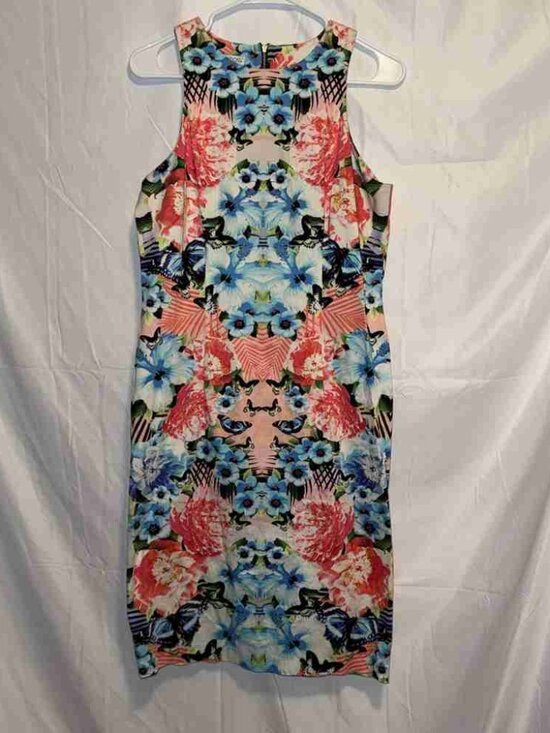 Dresses & Skirts - Maggy London dress